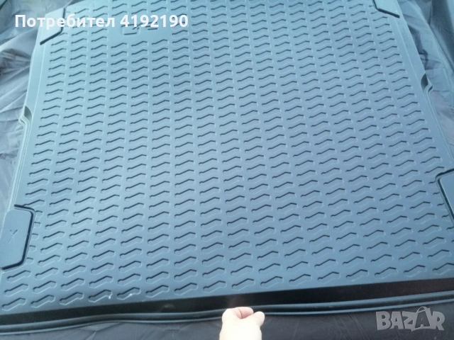 Здравейте! Продавам стелка за багажника от Ауди Q5 , снимка 2 - Аксесоари и консумативи - 53748061