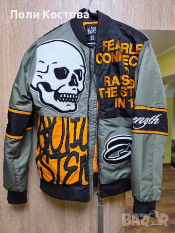 Продавам бомбър мъжки размер XS, дамски М