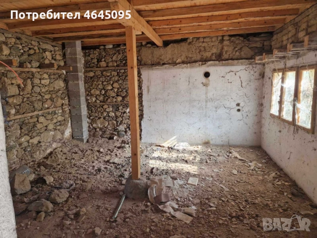 Двуетажна къща с двор и гледка към Балкана – село Тъжа, снимка 4 - Къщи - 52337664