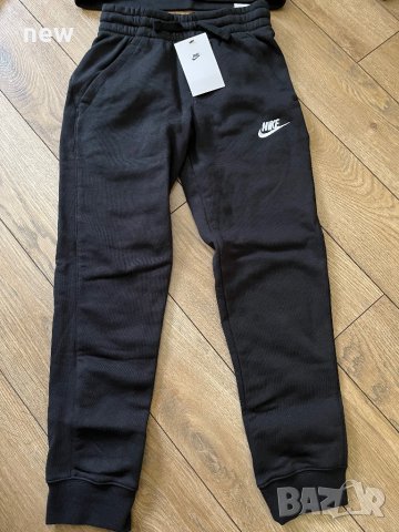 Нов анцунг Nike с размер S, снимка 2 - Детски панталони и дънки - 42641227