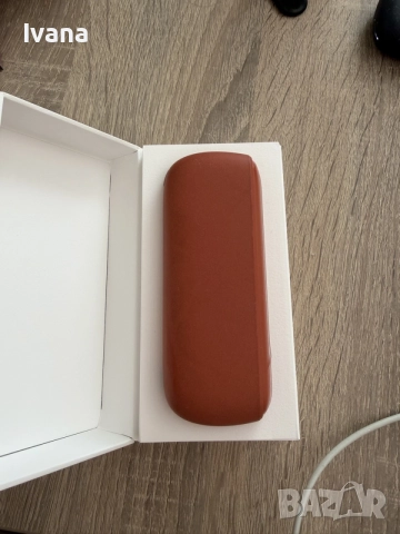 IQOS ILUMA i   Vivid Terracotta
