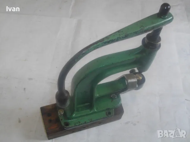 РЪЧНА ВИНТОВА ПРЕСА ПЕРФОРИРАНЕ НА КОЖА ЩАНЦОВАНЕ ЩАМПОВАНЕ КОЛАНИ АКСЕСОАРИ НЕМСКА СТАРО КАЧЕСТВО, снимка 2 - Други инструменти - 49689795