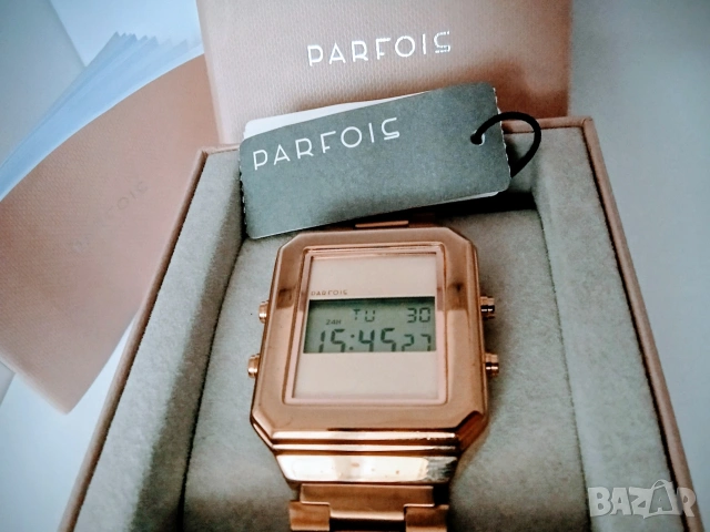 Дамски електронен часовник цвят розово злато rose gold Parfois