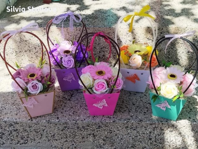 Нека да се подготвим за 15 септември🖋️🎒 с кошнички със сапунени цветя за любимата учителка и не   