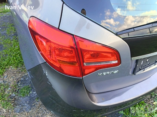 Стопове и фар за Опел Мерива Б 2012г / stopove stop far Opel Meriva B 2012g.