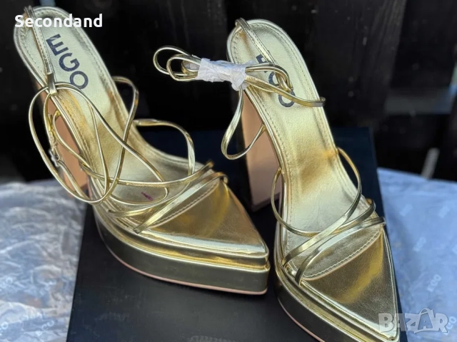 Златисти дамски обувки на висок ток, снимка 1