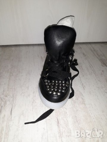 Нови с капси , снимка 3 - Дамски ежедневни обувки - 41410220