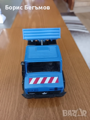Камионче Мерцедес/Mercedes-Benz  Unimog  1:32 , снимка 4 - Колекции - 52258117