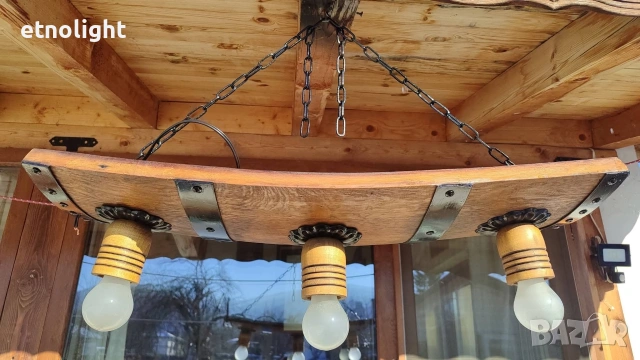 Изработвам полилеи от автентични дъбови бъчви с ръчно изработени дървени чашки и ковано желязо 
