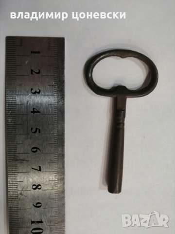 Стар ключ, ключе, 19 век от френски каминен, настолен часовнил