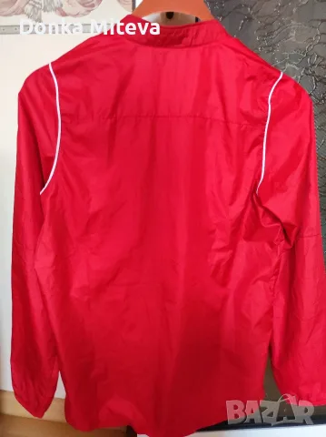 Яке Nike ветровка , снимка 3 - Детски якета и елеци - 55792023