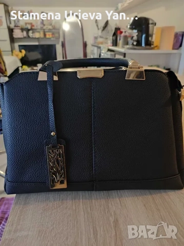 Продавам черна дамска чанта, снимка 2 - Чанти - 51789246