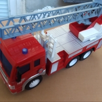 Пожарна кола с звук. Пожарен камион със светлини №303, снимка 1 - Коли, камиони, мотори, писти - 36075896