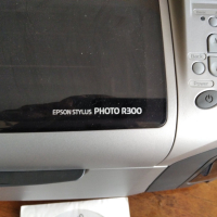Фото принтер Epson Stylus Photo R300, снимка 4 - Принтери, копири, скенери - 44824497