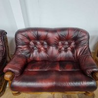 Кожени дивани цвят бордо две двойки с дървен обков, снимка 6 - Дивани и мека мебел - 39945175