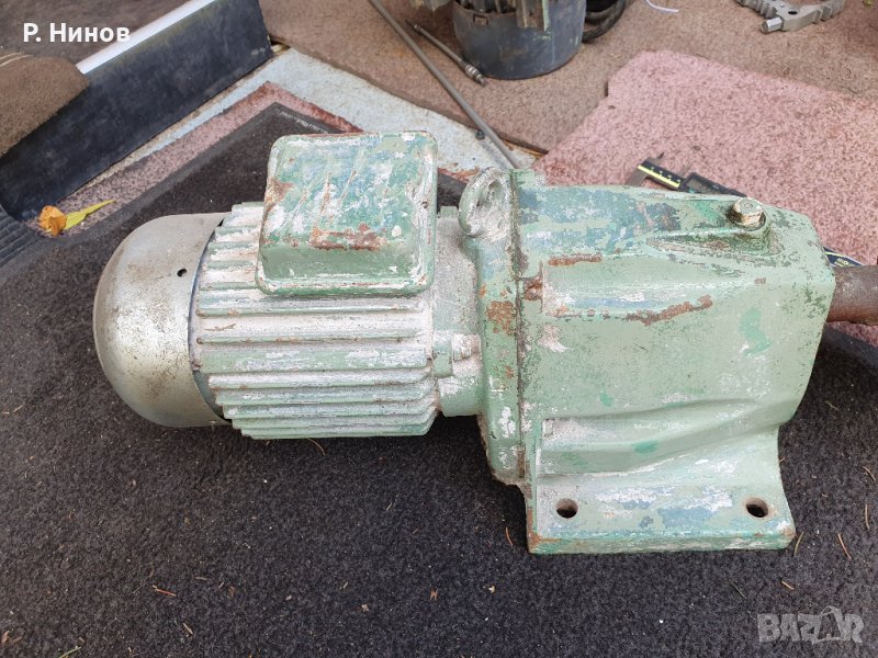ел.двигател 1.1 kW  с редуктор 32 оборота, снимка 1