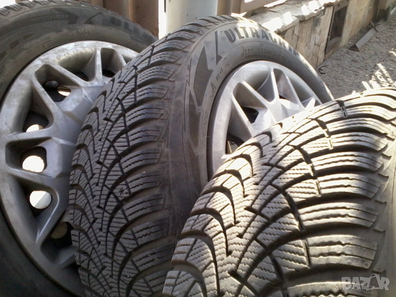 Зимни 205/55R16 Goodyear UltraGrip на 10-12 хил. км с железни джанти, снимка 1