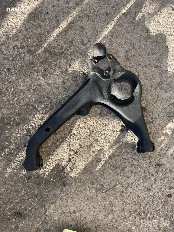 Ляв носач с тампони и шарнир за Сузуки Витара, снимка 1