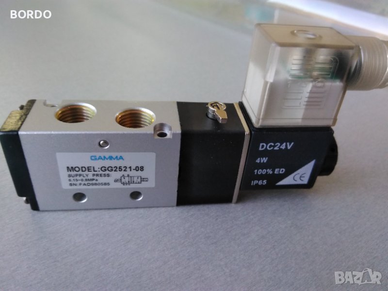 Пневматичен разпределител 1/4 с 1-бобина тип 5/2, снимка 1