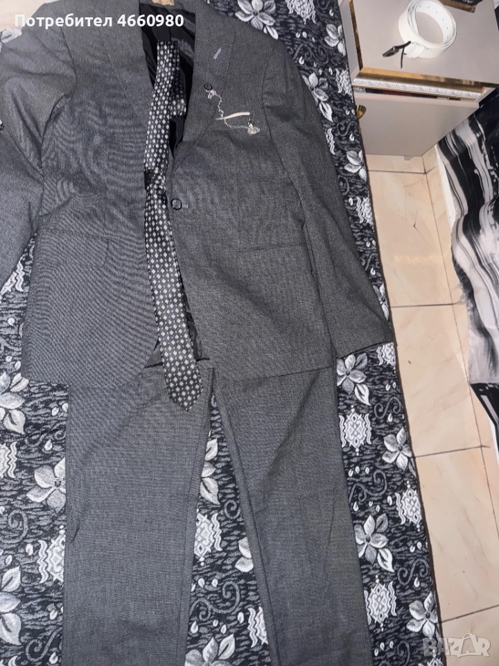 Елегантен мъжки костюм 46 (S), сив, класически стил, снимка 1