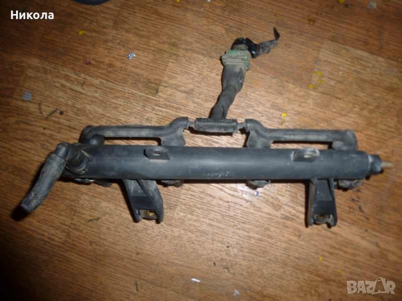 Рейка с дюзи за Пежо 206 1.6 90 к.с, снимка 1