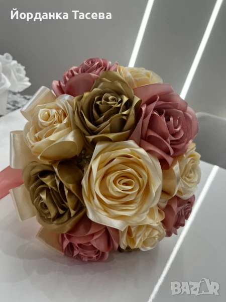Уникални букети от сатенени рози за вашия специален повод , снимка 1
