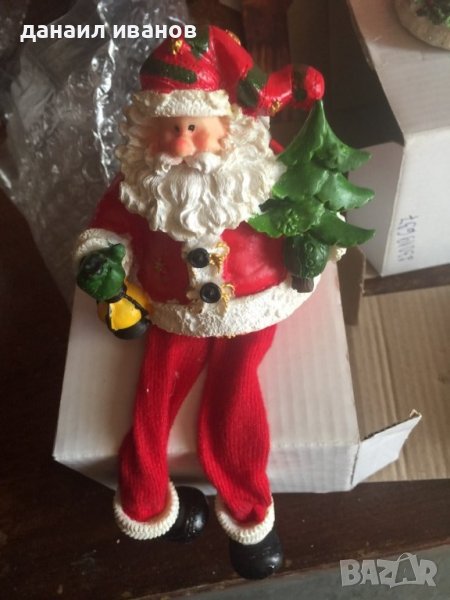 Седнал дядо Коледа с елха , снимка 1