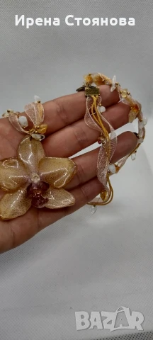 Колие с естествен цвят на орхидея. Дължината е максимално 30 см, цвета е с размери 5/5,5 см., снимка 2 - Колиета, медальони, синджири - 51093150