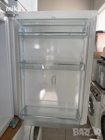 Малък хладилник за вграждане Миеле 87см, снимка 2 - Хладилници - 53522862