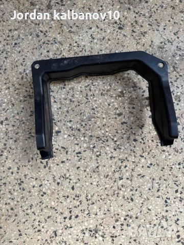 Част от кутията на акумолатора на  Range Rover Evoque само за 30Eur. BJ32-02214–АА