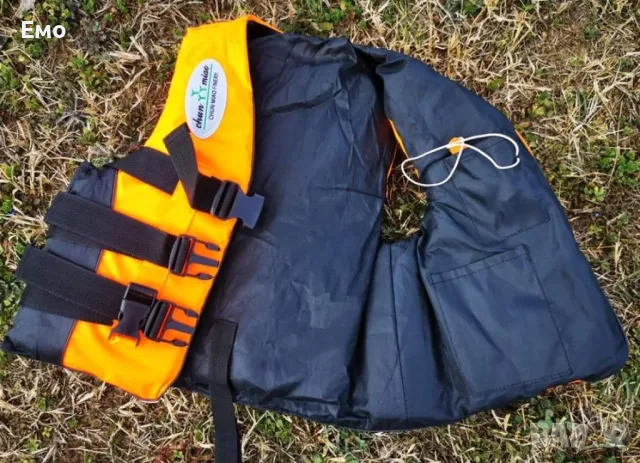 Спасителна жилетка с регулиращи колани и свирка за деца и възрастни , снимка 2 - Водни спортове - 48547703