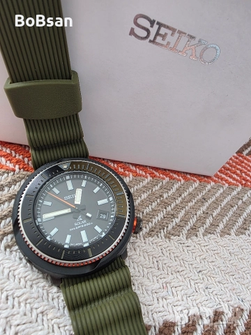 Seiko Prospex Tuna V157-0DE0 SNE547P1 Divers Solar Street Series Green Olive/Black