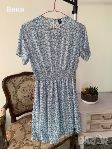 Рокля в размер L, но е подходяща и за М