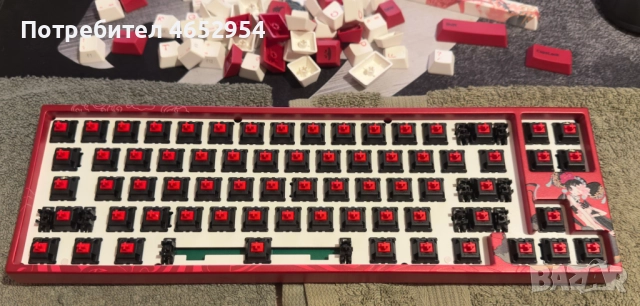 Клавиатура Ducky x Varmilo Miya Koi 65%, Cherry MX Silent Red, снимка 7 - Клавиатури и мишки - 52435790
