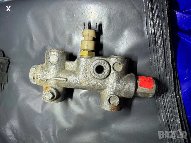 РАЗПРЕДЕЛИТЕЛ НА СПИРЧКИТЕ НА МОСКВИЧ 2141-3515115 НОВ ОРГИНАЛЕН