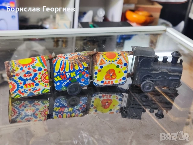 Стара ламаринена играчка влак