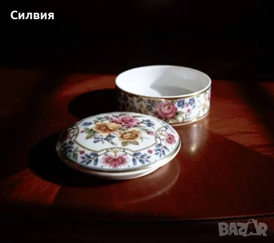 Красива порцеланова кутийка , снимка 3 - Антикварни и старинни предмети - 55853186