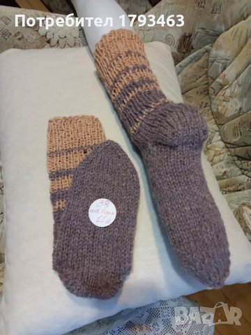 Ръчно плетени дамски чорапи от вълна размер 38, снимка 2 - Дамски чорапи - 41800037