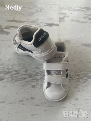 Маратонки адидас