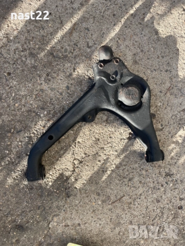 Ляв носач с тампони и шарнир за Сузуки Витара