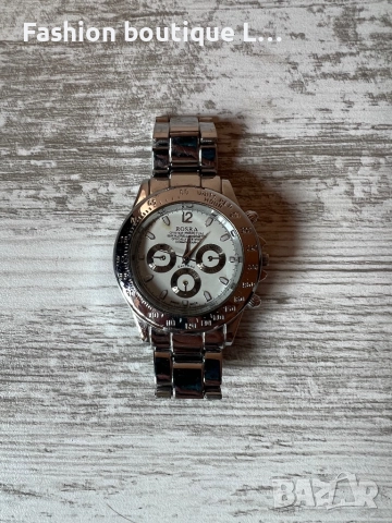 Сребърен дамски часовник неръждаема стомана с бял циферблат работи отлично трябва му батерия ❤️, снимка 2 - Дамски - 52352523