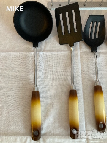 Комплект прибори за готвене с стойка, снимка 2 - Прибори за хранене, готвене и сервиране - 52325293