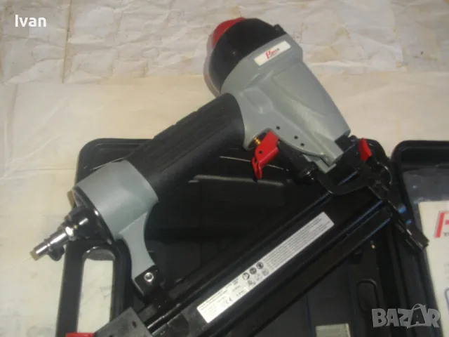 НОВ Голям комбиниран до 50 мм консуматив НЕМСКИ оригинален ПНЕВМАТИЧЕН ТАКЕР дърводелски Power TEC, снимка 8 - Други инструменти - 47532066