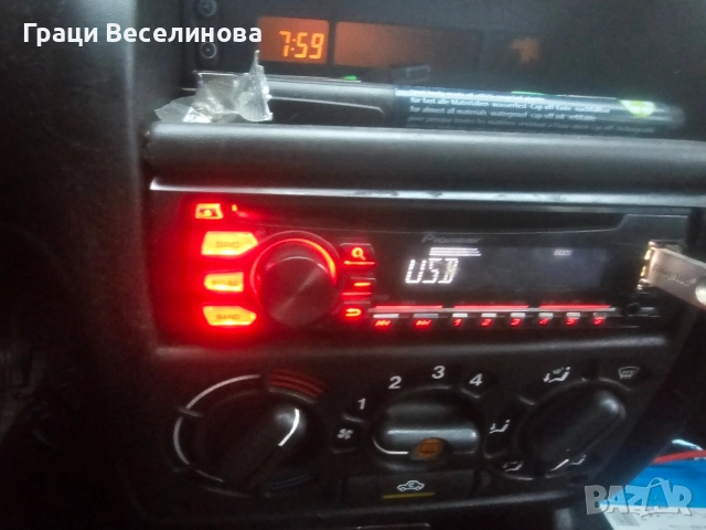 CD/USB автомобилно радио Pioneer