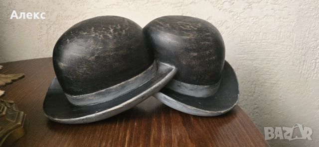 Винтидж авторска дърворезба, подписана– Масивни бомбета.