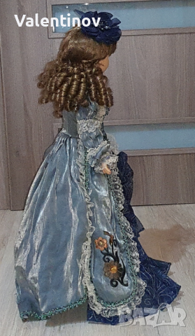 Порцеланова кукла със стойка , снимка 4 - Кукли - 44576311