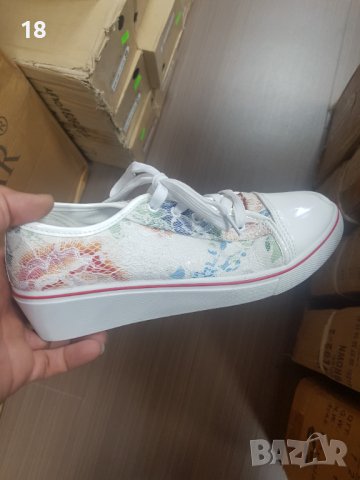 Обувки, снимка 2 - Дамски ежедневни обувки - 40594046