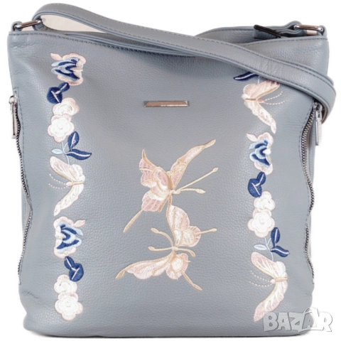 Нежна дамска чанта с флорална бродерия