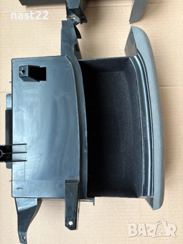 Жабки под предна седалка Фолксваген Голф 5/VW Golf 5 , снимка 3 - Части - 53478325