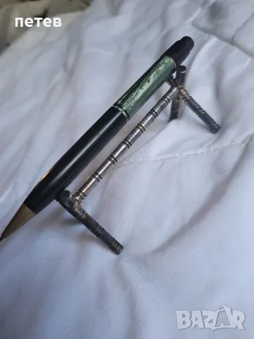 Pelikan. молив пеликан.